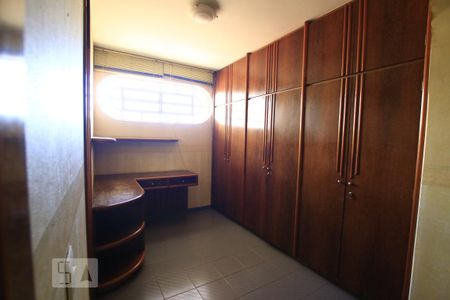 Casa à venda com 900m², 7 quartos e 8 vagasSuite4