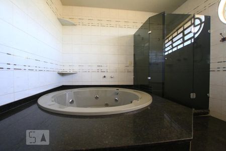 Casa à venda com 900m², 7 quartos e 8 vagasBanheiro da Suite4