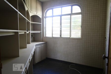 Casa à venda com 900m², 7 quartos e 8 vagasEscritório