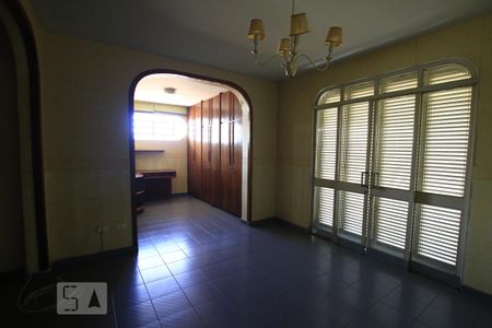 Casa à venda com 900m², 7 quartos e 8 vagasSuite4
