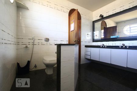 Casa à venda com 900m², 7 quartos e 8 vagasBanheiro da Suite4