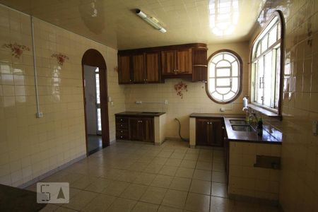 Casa à venda com 900m², 7 quartos e 8 vagasCozinha
