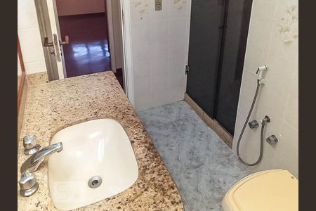 Apartamento à venda com 100m², 3 quartos e sem vagaBanheiro social