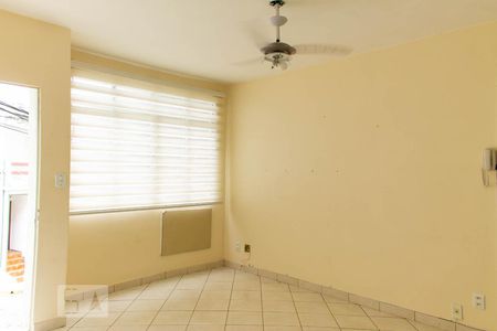 Sala de casa de condomínio para alugar com 2 quartos, 80m² em Méier, Rio de Janeiro