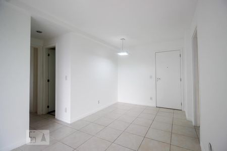 Sala de apartamento para alugar com 2 quartos, 77m² em Recreio dos Bandeirantes, Rio de Janeiro