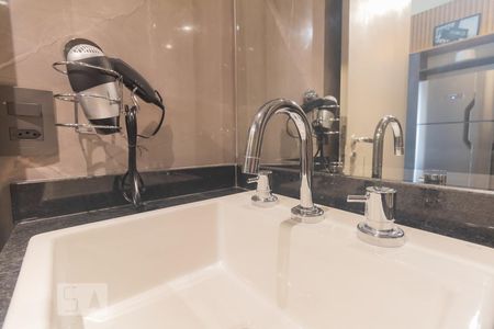 Banheiro de apartamento para alugar com 1 quarto, 30m² em Vila Cordeiro, São Paulo