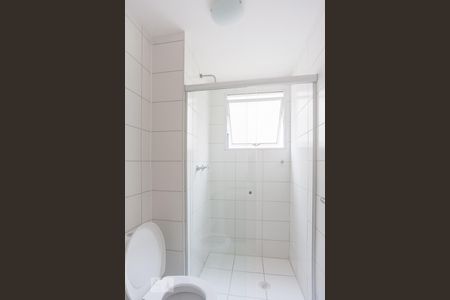 Banheiro de apartamento à venda com 2 quartos, 48m² em Jardim do Lago Continuação, Campinas