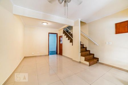 Sala de casa para alugar com 3 quartos, 70m² em Vila Nilo, São Paulo