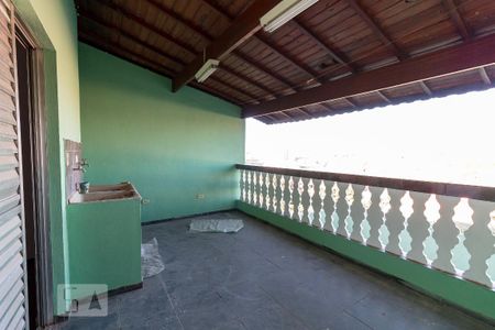 Casa à venda com 150m², 3 quartos e 2 vagasVaranda quarto 3 e área de serviço