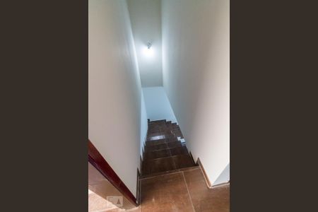 Casa à venda com 150m², 3 quartos e 2 vagasEscada