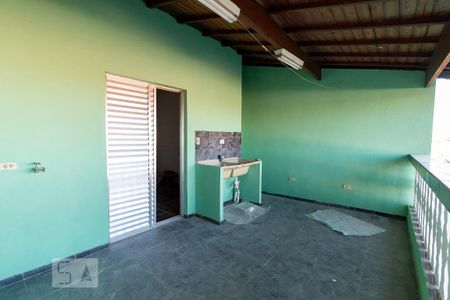 Casa à venda com 150m², 3 quartos e 2 vagasVaranda quarto 3 e área de serviço