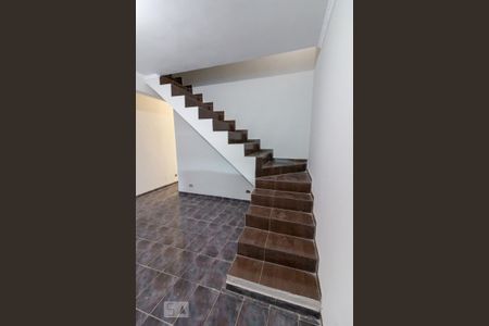 Casa à venda com 150m², 3 quartos e 2 vagasEscada