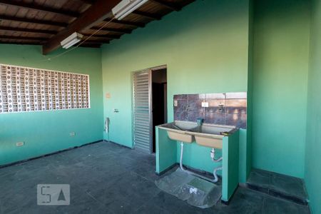 Casa à venda com 150m², 3 quartos e 2 vagasVaranda quarto 3 e área de serviço