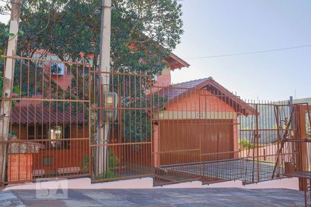 Casa à venda com 450m², 6 quartos e 4 vagasFachada
