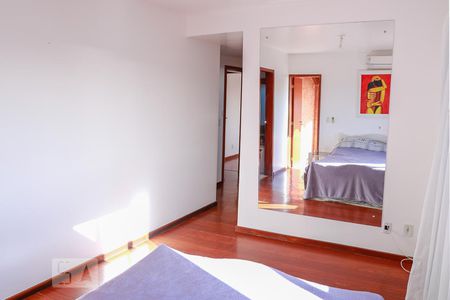 Casa à venda com 450m², 6 quartos e 4 vagasQuarto 4 - Suíte