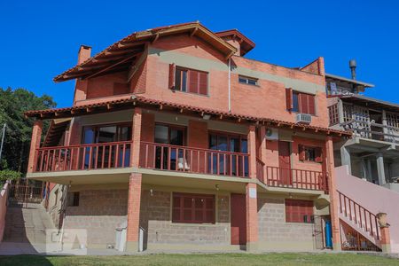 Casa à venda com 450m², 6 quartos e 4 vagasFachada