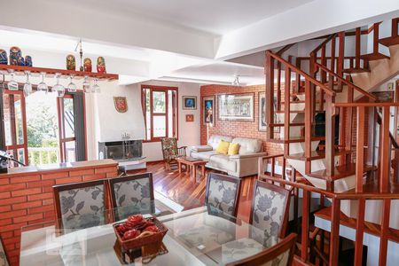 Sala de casa à venda com 6 quartos, 450m² em Vila Nova, Porto Alegre