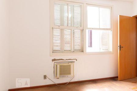 Quarto de apartamento à venda com 1 quarto, 44m² em Passo da Areia, Porto Alegre