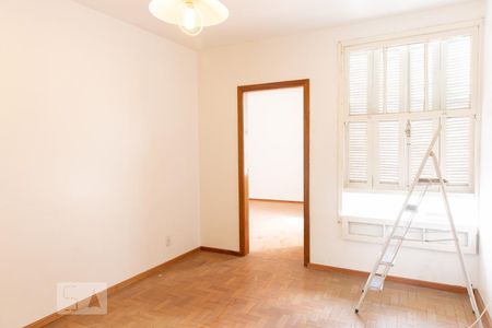 Sala de apartamento à venda com 1 quarto, 44m² em Passo da Areia, Porto Alegre