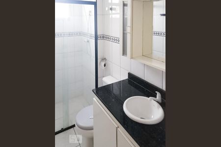 Banheiro de apartamento para alugar com 2 quartos, 56m² em Ferrazópolis, São Bernardo do Campo