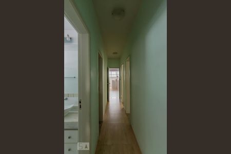 Corredor de apartamento para alugar com 3 quartos, 144m² em Santo Antônio, Belo Horizonte