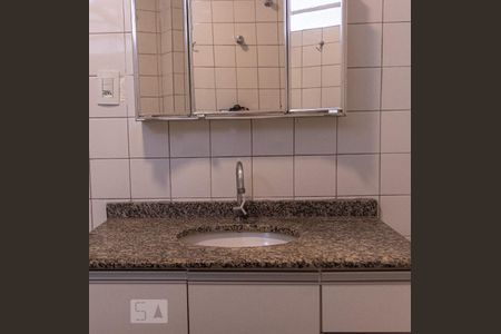 Apartamento para alugar com 74m², 2 quartos e sem vagaBanheiro