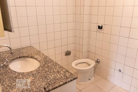 Apartamento para alugar com 74m², 2 quartos e sem vagaBanheiro