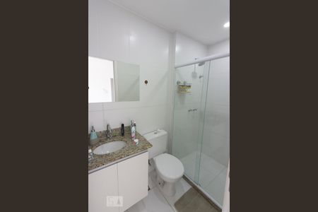 Banheiro de apartamento para alugar com 1 quarto, 25m² em Taquara, Rio de Janeiro