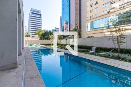 Studio para alugar com 28m², 1 quarto e 1 vaga Studio para alugar com 28m², 1 quarto e 1 vagaÁrea comum - Piscina