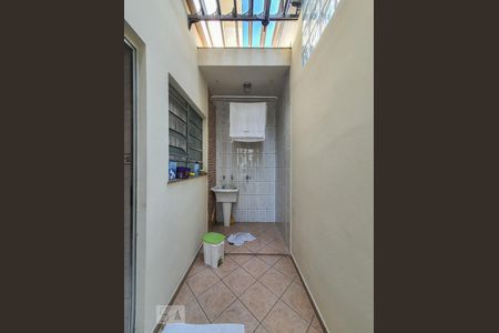 Casa para alugar com 98m², 2 quartos e 2 vagasÁrea de serviço 