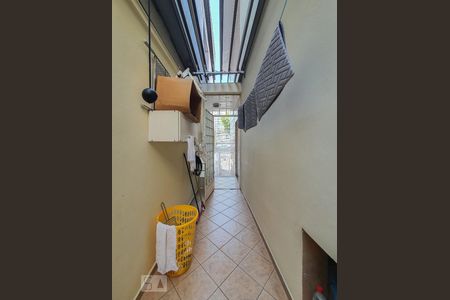 Casa para alugar com 98m², 2 quartos e 2 vagasCorredor de entrada 