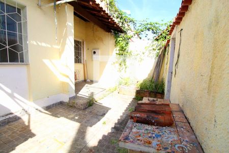 Casa de condomínio à venda com 215m², 3 quartos e 4 vagas Casa de condomínio à venda com 215m², 3 quartos e 4 vagasQuintal