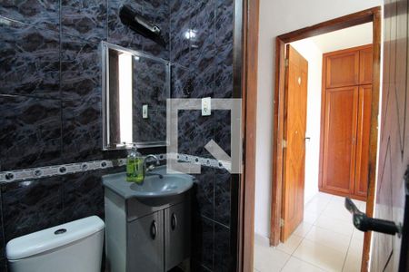 Casa de condomínio à venda com 215m², 3 quartos e 4 vagasBanheiro 1