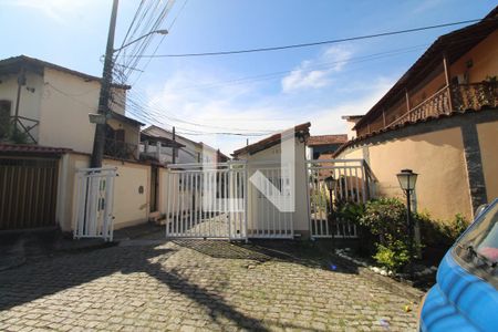 Casa de condomínio à venda com 215m², 3 quartos e 4 vagasFachada e portaria