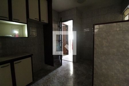 Casa de condomínio à venda com 215m², 3 quartos e 4 vagas Casa de condomínio à venda com 215m², 3 quartos e 4 vagasCozinha