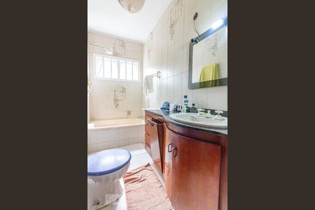 Casa à venda com 800m², 4 quartos e 3 vagasBanheiro