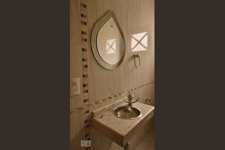 Banheiro Social de casa à venda com 3 quartos, 250m² em Jardim Paraventi, Guarulhos