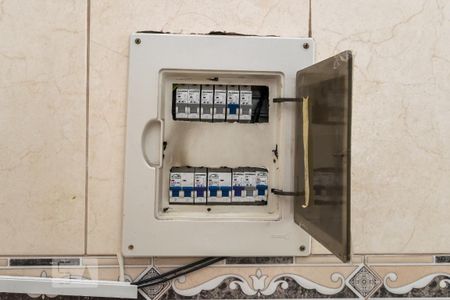 Apartamento para alugar com 65m², 2 quartos e 1 vaga Apartamento para alugar com 65m², 2 quartos e 1 vagaCozinha - Quadro de luz