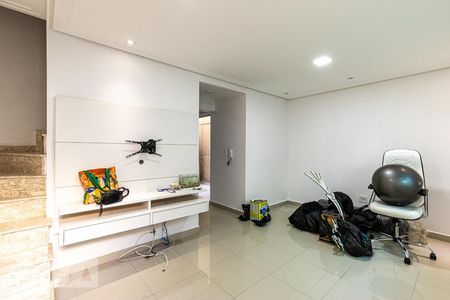 Sala de casa de condomínio à venda com 2 quartos, 90m² em Jardim Rossin, São Paulo