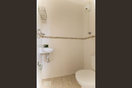 Apartamento à venda com 80m², 2 quartos e sem vaga Apartamento à venda com 80m², 2 quartos e sem vagaBanheiro de serviço