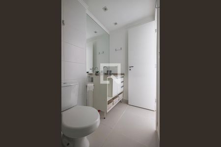 Banheiro de kitnet/studio para alugar com 1 quarto, 26m² em Vila Madalena, São Paulo