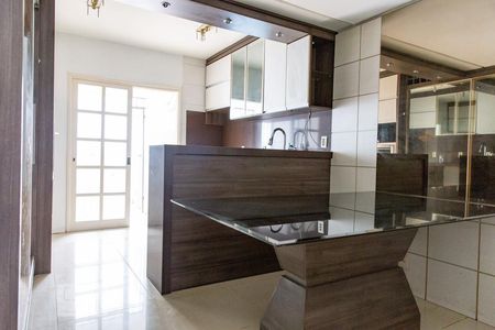 Casa à venda com 140m², 3 quartos e 2 vagas Casa à venda com 140m², 3 quartos e 2 vagasCozinha