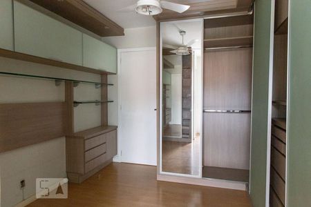 Suíte de casa à venda com 3 quartos, 140m² em Jardim Itu Sabará, Porto Alegre