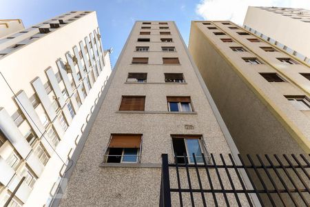 Apartamento para alugar com 68m², 2 quartos e 1 vaga Apartamento para alugar com 68m², 2 quartos e 1 vagaFachada