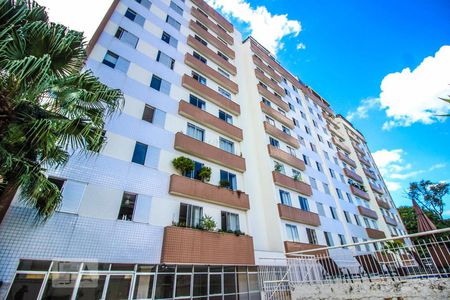 Apartamento para alugar com 100m², 3 quartos e 1 vaga Apartamento para alugar com 100m², 3 quartos e 1 vagaFachada