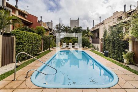 Casa de condomínio à venda com 197m², 3 quartos e 2 vagasPiscina