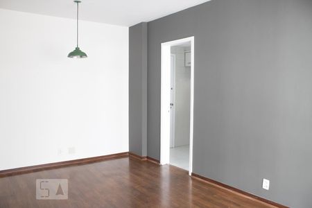 Apartamento para alugar com 80m², 2 quartos e 1 vagaSala