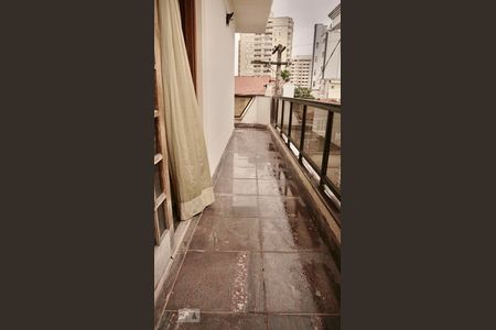 Casa à venda com 550m², 4 quartos e 7 vagasVaranda Sala de TV 2