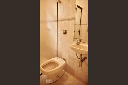 Casa à venda com 550m², 4 quartos e 7 vagasBanheiro de Serviço