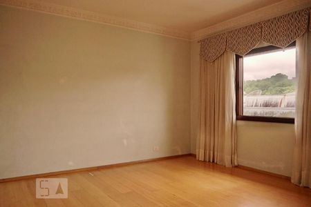 Casa à venda com 550m², 4 quartos e 7 vagasSuíte 2